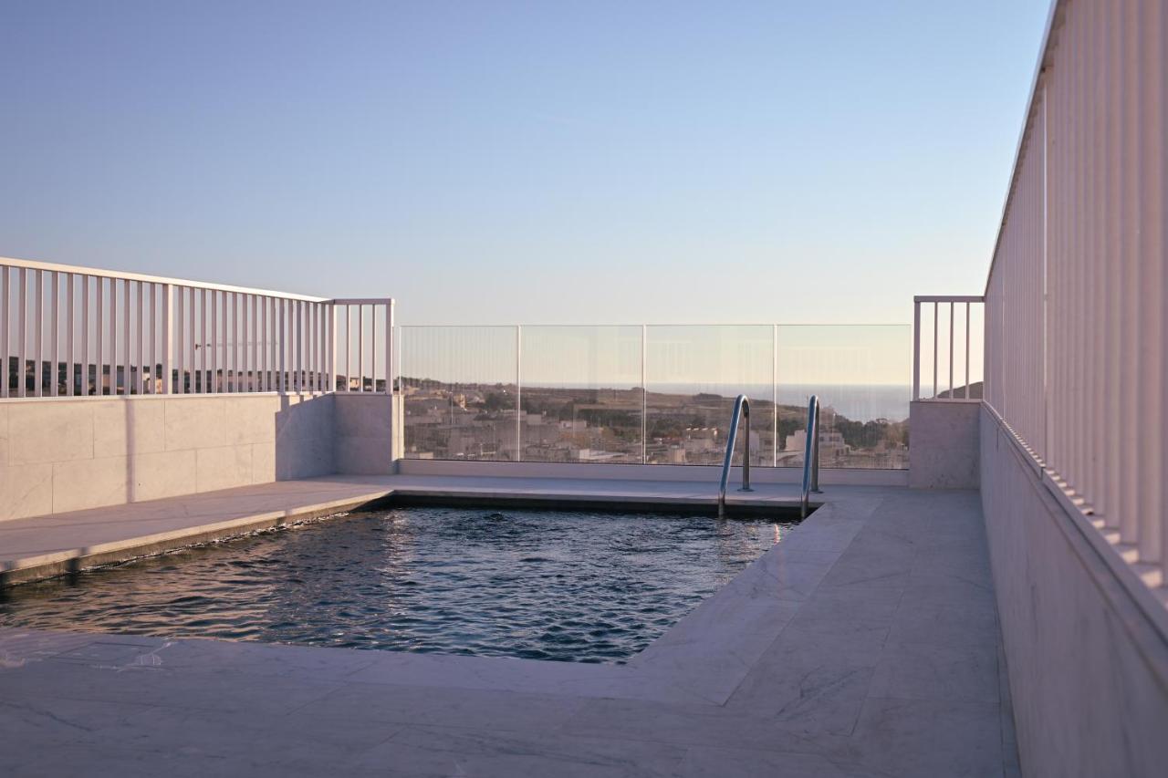Anici Crt Penthouse 4 - With Private Rooftop Pool Victoria Exterior photo