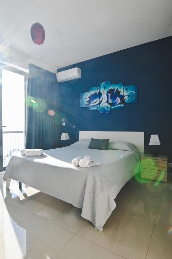 Anici Crt Penthouse 4 - With Private Rooftop Pool Victoria Exterior photo