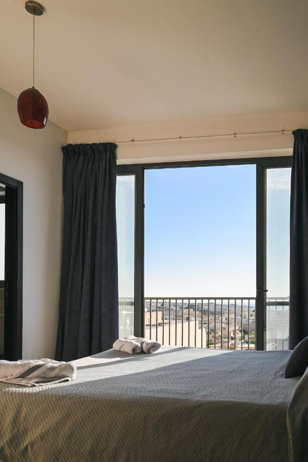Anici Crt Penthouse 4 - With Private Rooftop Pool Victoria Exterior photo