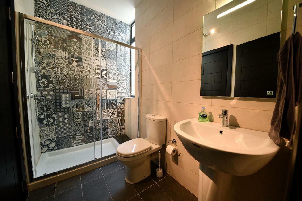 Anici Crt Penthouse 4 - With Private Rooftop Pool Victoria Exterior photo